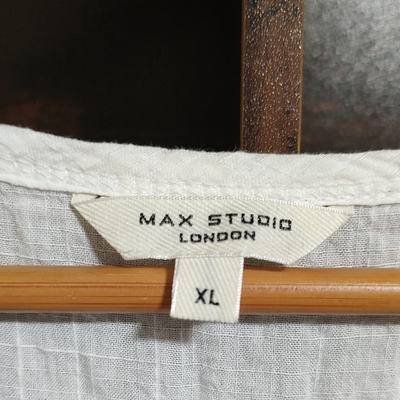 Max Studio White Blouse with Black Embroidery - Picture 2 of 4